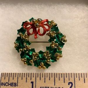 Vintage Christmas Brooch Wreath Gold tone